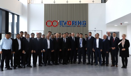 乌兹别克斯坦商务代表团莅临腾博会官网传动匈牙利子公司EVORING考察交流